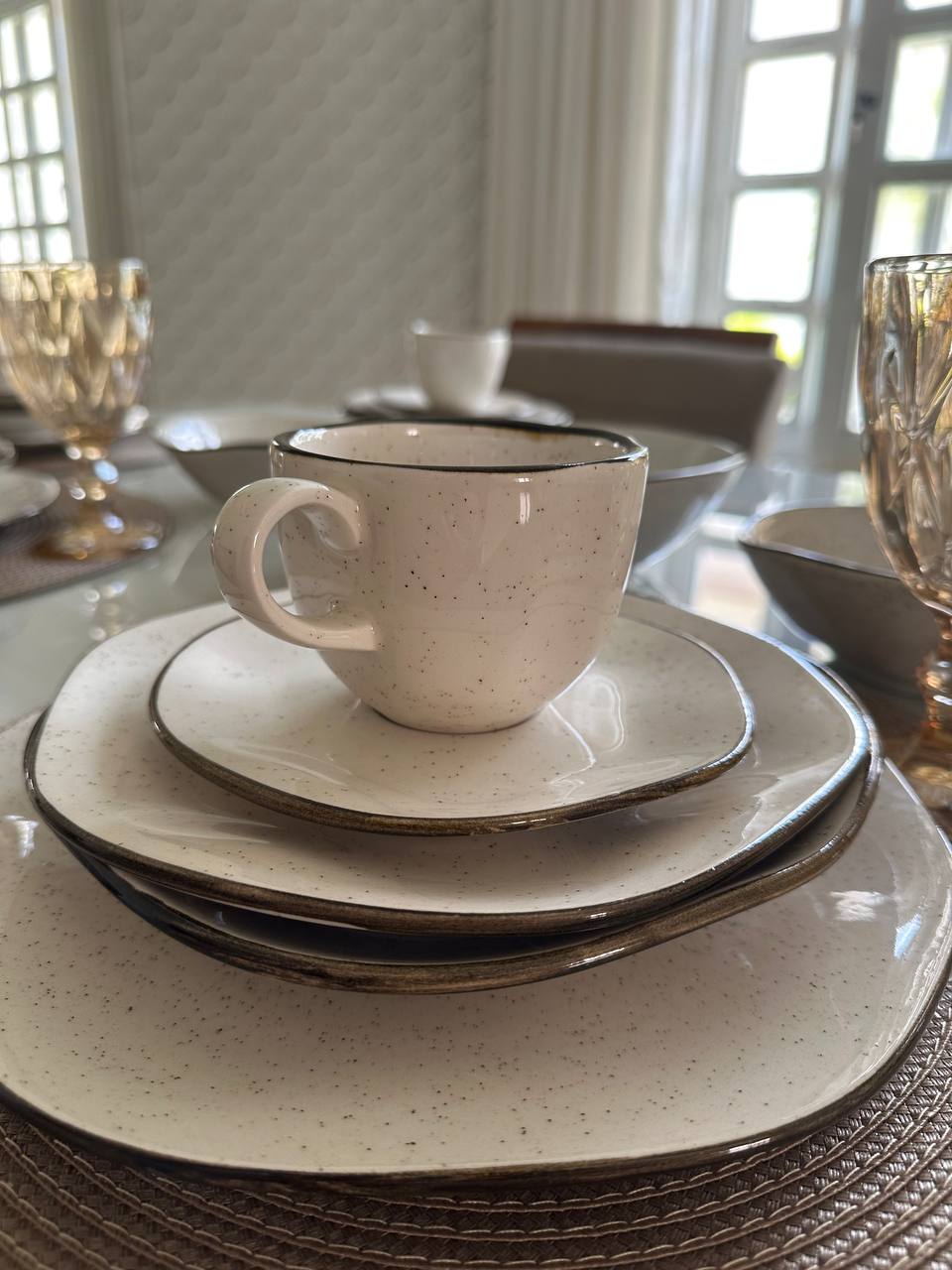 Kit com 54 Peças Aparelho de Jantar em Porcelana de Luxo